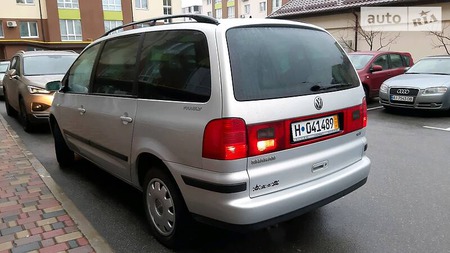 Volkswagen Sharan 2004  выпуска Киев с двигателем 1.8 л бензин минивэн механика за 6750 долл. 