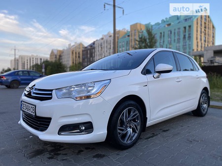 Citroen C4 2013  випуску Львів з двигуном 1.6 л дизель хэтчбек  за 10799 долл. 