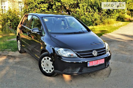 Volkswagen Golf Plus 2005  випуску Харків з двигуном 0 л бензин хэтчбек автомат за 3799 долл. 
