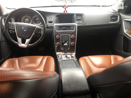 Volvo S60 2011  випуску Чернівці з двигуном 3 л бензин седан автомат за 10500 долл. 