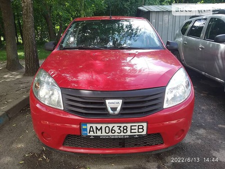 Dacia Sandero 2010  випуску Житомир з двигуном 1.6 л бензин хэтчбек механіка за 4700 долл. 