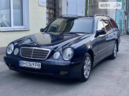 Mercedes-Benz E 270 2000  випуску Одеса з двигуном 2.7 л дизель універсал механіка за 4700 долл. 