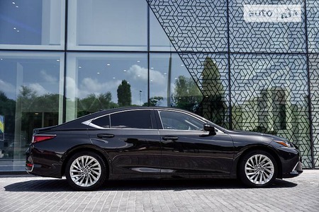 Lexus ES 250 2018  випуску Одеса з двигуном 0 л бензин седан автомат за 36000 долл. 