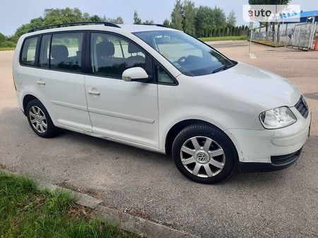 Volkswagen Touran 2004  випуску Луцьк з двигуном 1.6 л бензин мінівен механіка за 3999 долл. 