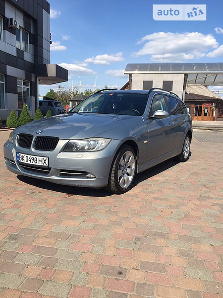 BMW 330 2006  випуску Київ з двигуном 3 л дизель універсал автомат за 7900 долл. 