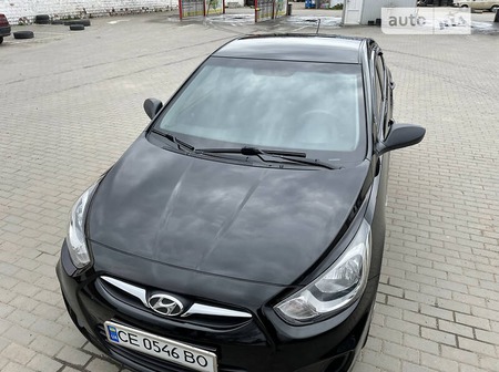 Hyundai Accent 2013  випуску Чернівці з двигуном 1.4 л бензин седан механіка за 8950 долл. 