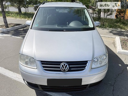 Volkswagen Touran 2004  випуску Одеса з двигуном 1.9 л дизель мінівен механіка за 5900 долл. 