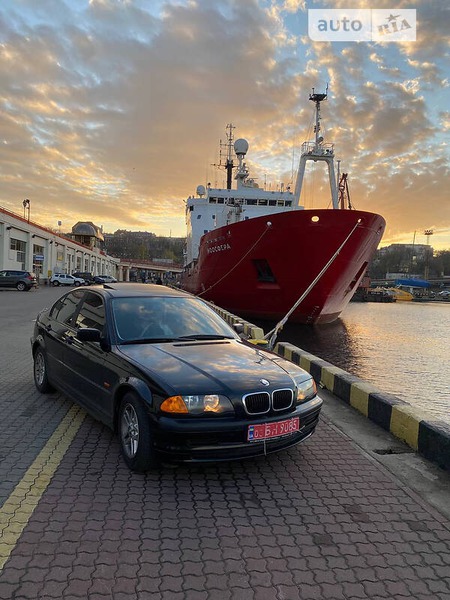 BMW 318 2001  випуску Миколаїв з двигуном 1.9 л бензин седан механіка за 5800 долл. 
