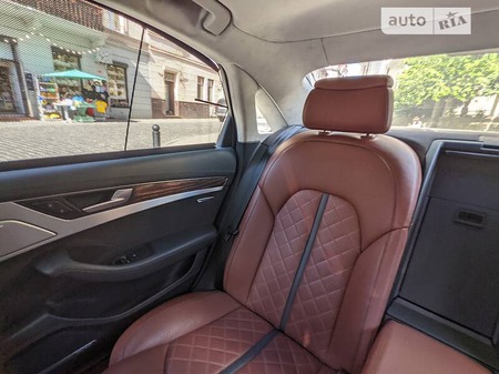 Audi A8 2015  випуску Львів з двигуном 4.1 л дизель седан автомат за 48500 долл. 