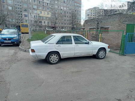 Mercedes-Benz 190 1985  випуску Київ з двигуном 2 л  седан механіка за 1499 долл. 