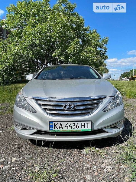 Hyundai Sonata 2014  випуску Київ з двигуном 0 л газ седан автомат за 7149 долл. 