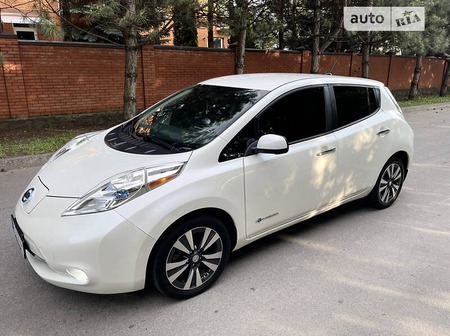 Nissan Leaf 2015  випуску Дніпро з двигуном 0 л електро хэтчбек автомат за 15999 долл. 