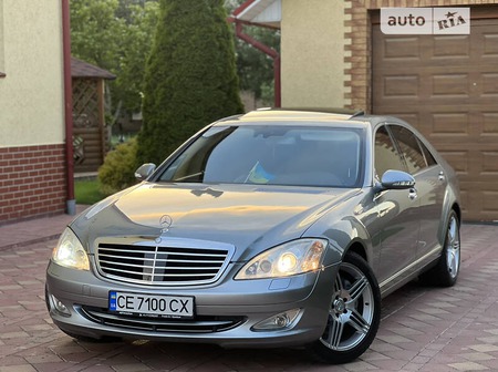 Mercedes-Benz S 500 2007  випуску Чернівці з двигуном 5.5 л бензин седан автомат за 11500 долл. 