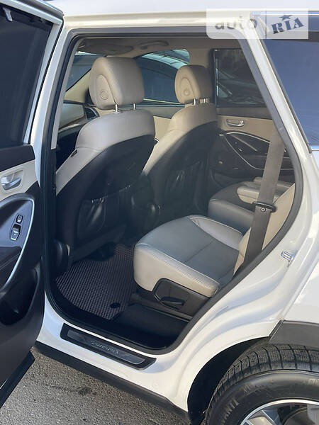 Hyundai Grand Santa Fe 2014  випуску Одеса з двигуном 3.3 л бензин позашляховик автомат за 16500 долл. 