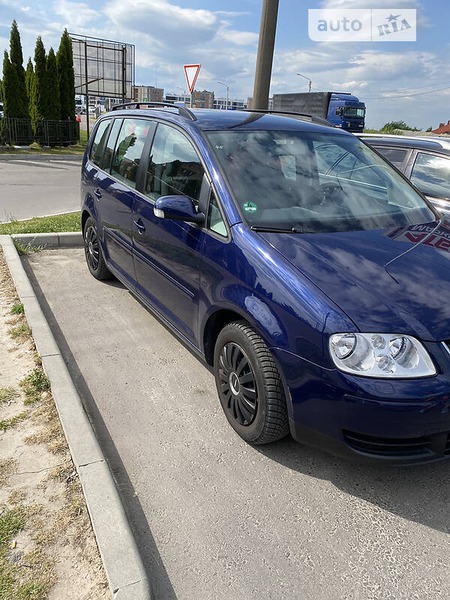 Volkswagen Touran 2006  випуску Львів з двигуном 2 л дизель універсал автомат за 7250 долл. 