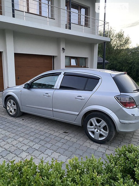 Opel Astra 2009  випуску Івано-Франківськ з двигуном 1.9 л дизель хэтчбек автомат за 6500 долл. 