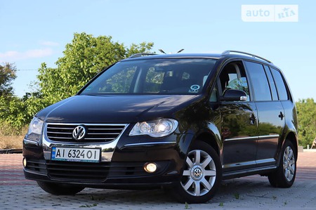 Volkswagen Touran 2008  випуску Київ з двигуном 1.9 л дизель мінівен автомат за 6999 долл. 