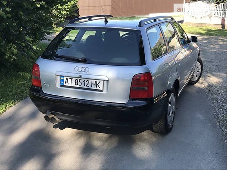 Audi A4 Limousine 1998  випуску Івано-Франківськ з двигуном 1.8 л бензин універсал автомат за 2850 долл. 