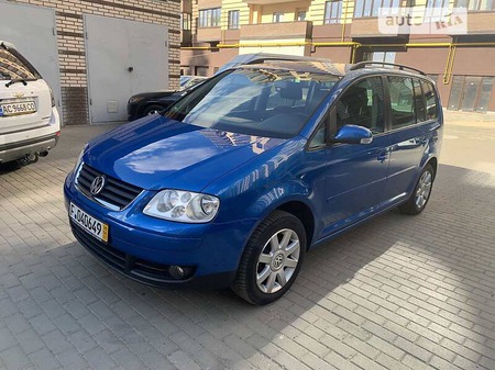 Volkswagen Touran 2006  випуску Луцьк з двигуном 0 л бензин універсал механіка за 4850 долл. 