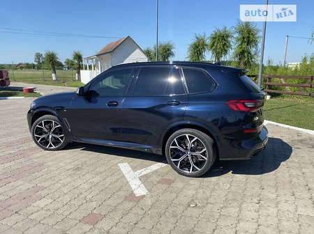 BMW X5 2019  випуску Чернівці з двигуном 3 л бензин позашляховик автомат за 69000 долл. 
