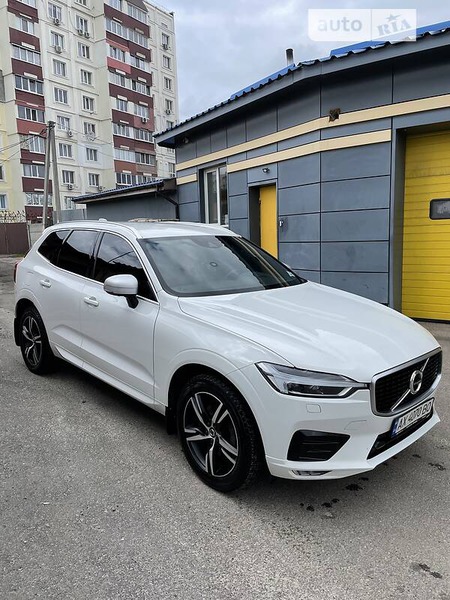 Volvo XC60 2018  випуску Харків з двигуном 2 л бензин позашляховик автомат за 33000 долл. 