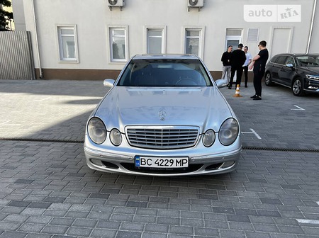 Mercedes-Benz E 220 2004  випуску Львів з двигуном 2.2 л дизель седан автомат за 6799 долл. 
