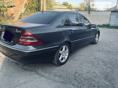 Mercedes-Benz C 270 2001  випуску Дніпро з двигуном 2.7 л дизель седан механіка за 4500 долл. 