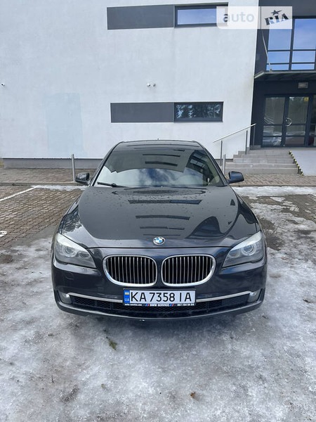 BMW 750 2011  випуску Київ з двигуном 4.4 л бензин лімузин автомат за 11111 долл. 