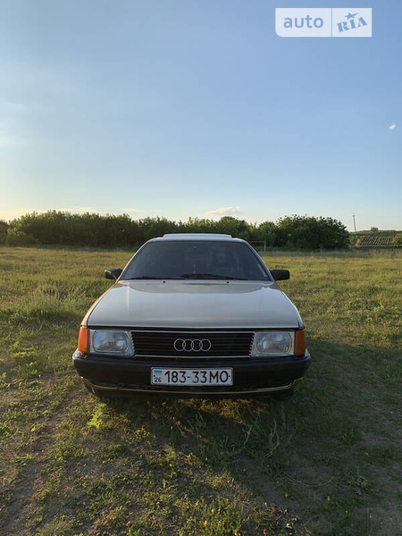 Audi 100 1988  випуску Хмельницький з двигуном 1.8 л бензин седан механіка за 2100 долл. 