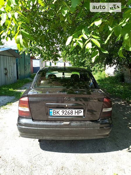 Opel Astra 2008  випуску Рівне з двигуном 1.4 л  седан механіка за 4500 долл. 