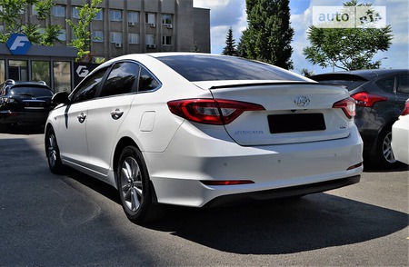 Hyundai Sonata 2015  випуску Київ з двигуном 2 л газ седан автомат за 9500 долл. 