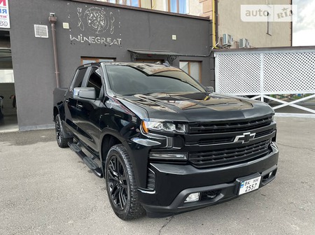 Chevrolet Silverado 2018  випуску Рівне з двигуном 5.3 л бензин позашляховик автомат за 45000 долл. 