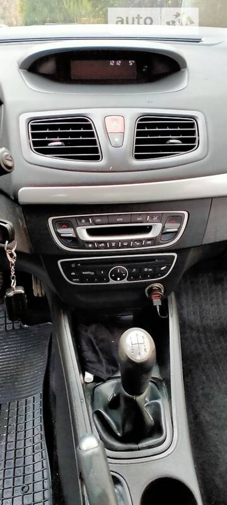 Renault Fluence 2010  випуску Рівне з двигуном 1.6 л  седан механіка за 6500 долл. 