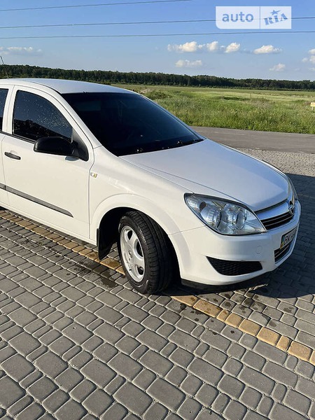 Opel Astra 2007  випуску Рівне з двигуном 1.4 л бензин хэтчбек механіка за 3500 долл. 