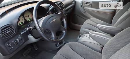 Chrysler Grand Voyager 2005  випуску Рівне з двигуном 2.8 л дизель мінівен автомат за 7500 долл. 