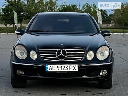 Mercedes-Benz E 240 2002  випуску Дніпро з двигуном 2.4 л  седан  за 4850 долл. 