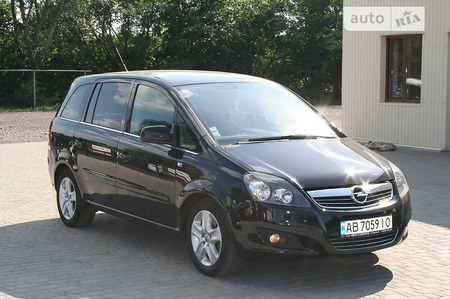 Opel Zafira Tourer 2011  випуску Житомир з двигуном 1.7 л дизель мінівен механіка за 7255 долл. 