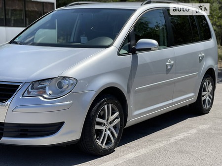 Volkswagen Touran 2008  випуску Запоріжжя з двигуном 1.4 л бензин мінівен механіка за 6650 долл. 