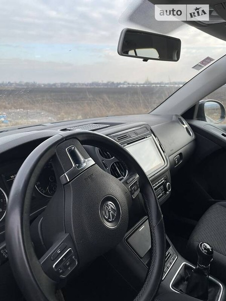Volkswagen Tiguan 2012  випуску Львів з двигуном 1.4 л бензин універсал механіка за 12500 долл. 
