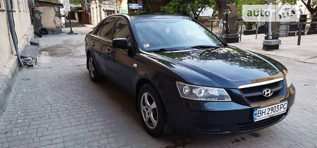 Hyundai Sonata 2007  випуску Одеса з двигуном 2 л  седан механіка за 6000 долл. 