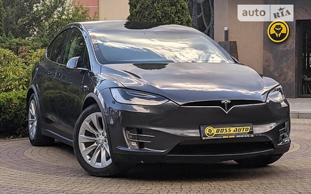 Tesla X 2018  випуску Львів з двигуном 0 л електро позашляховик автомат за 66900 долл. 