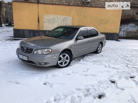 Nissan Maxima 2000  випуску Київ з двигуном 3 л  седан автомат за 5000 долл. 