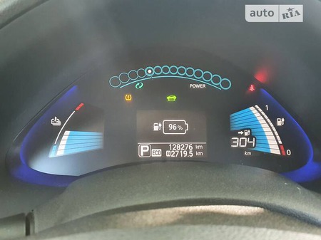 Nissan Leaf 2013  випуску Дніпро з двигуном 0 л електро хэтчбек автомат за 17499 долл. 