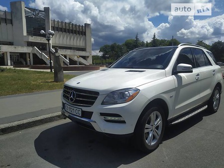 Mercedes-Benz ML 350 2012  випуску Чернігів з двигуном 3.5 л бензин позашляховик автомат за 24000 долл. 