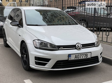 Volkswagen Golf R 2015  випуску Київ з двигуном 2 л бензин хэтчбек автомат за 21990 долл. 