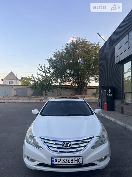 Hyundai Sonata 2013  випуску Запоріжжя з двигуном 2.4 л бензин седан  за 10000 долл. 