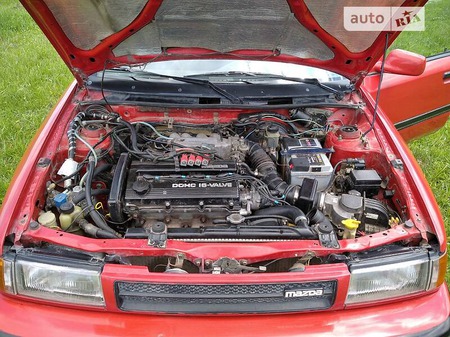 Mazda 323 1990  випуску Вінниця з двигуном 1.8 л  седан механіка за 1700 долл. 