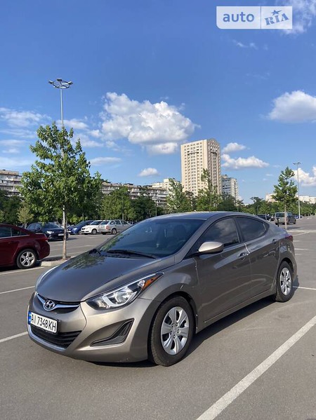 Hyundai Elantra 2016  випуску Київ з двигуном 1.8 л бензин седан автомат за 9300 долл. 