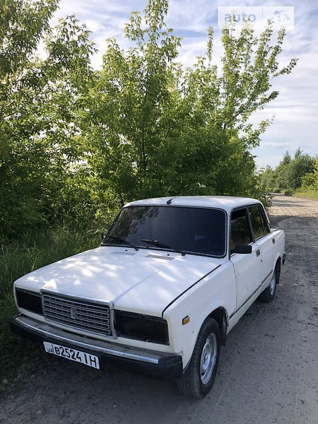 Lada 2107 1991  випуску Львів з двигуном 1.5 л бензин седан механіка за 630 долл. 