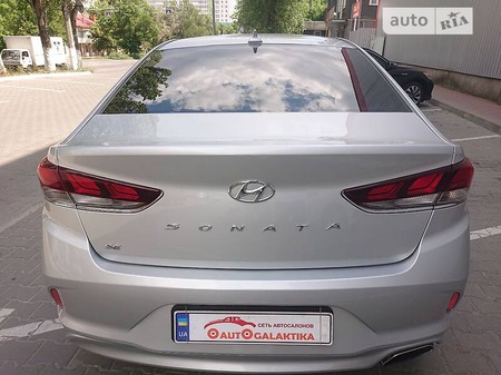 Hyundai Sonata 2018  випуску Одеса з двигуном 2.4 л бензин седан автомат за 14999 долл. 